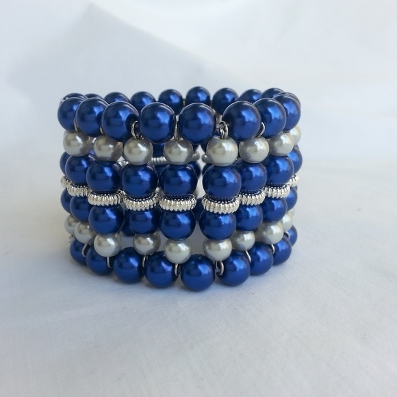 Blue statement bracelet - Picture 1 of 4
